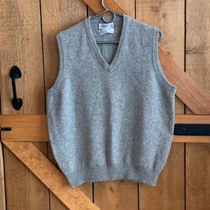 Vintage BRAEMAR Mens 100% Scottish Lambswool Gray V Neck Sweater Vest Size XL